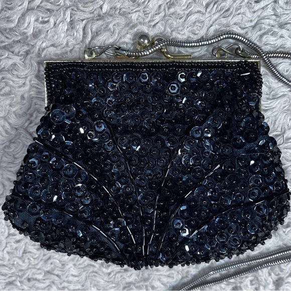 Vintage Accessory Lady Beaded Sequined Scalloped Change Purse with Kiss Clasp - Picture 3 of 11